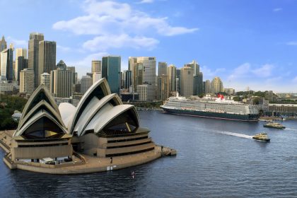 Cunard liner Queen Elizabeth in Sydney