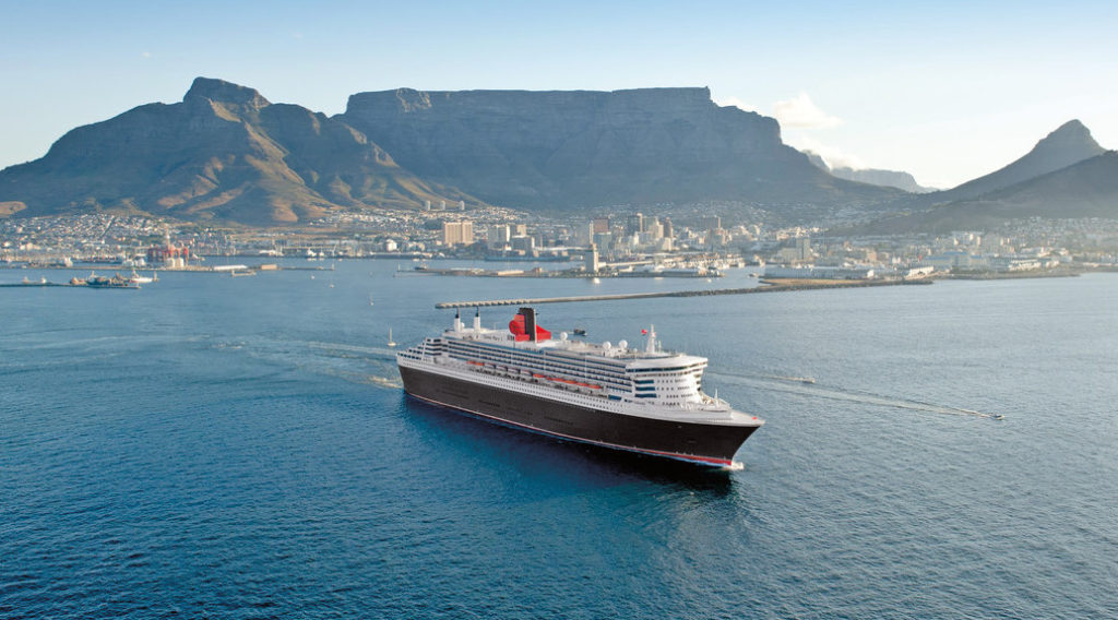 Queen Mary 2 in Cape Town