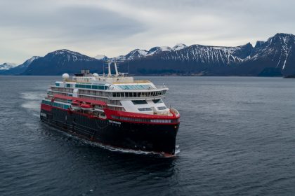expedition vessel Roald Amundsen
