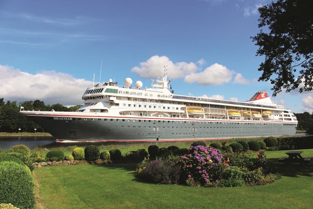 Braemar in the Kiel Canal