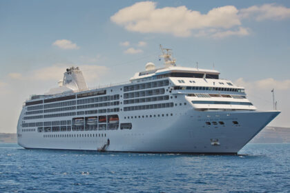 Seven Seas Mariner in Santorini