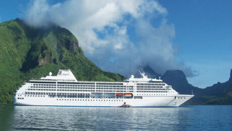 Seven Seas Mariner in Moorea French Polynesia Seven Seas Mariner in Moorea French Polynesia