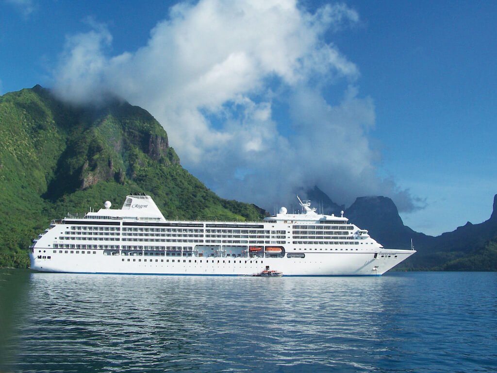 Seven Seas Mariner in Moorea French Polynesia